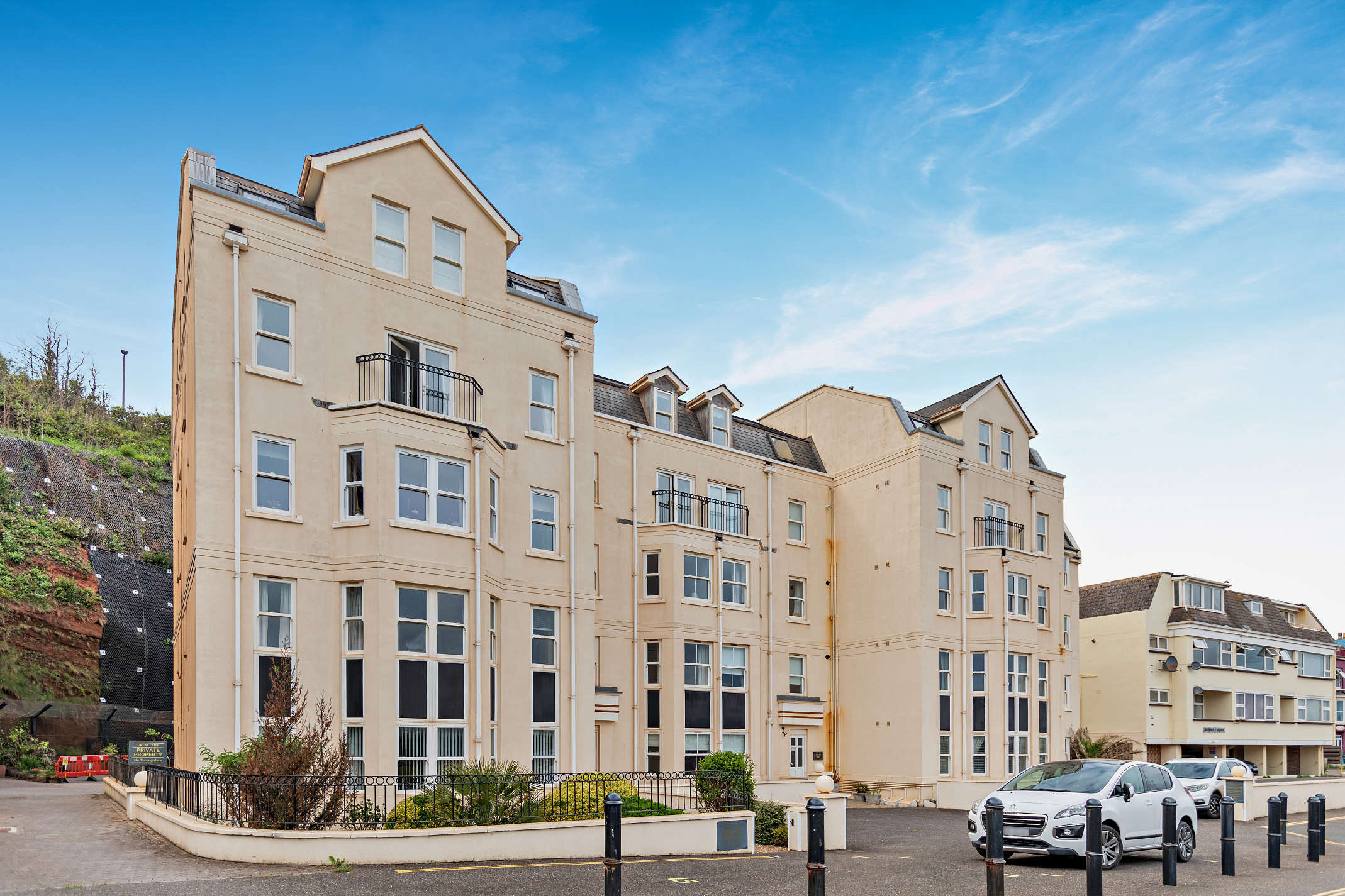 Great Cliff, Marine Parade