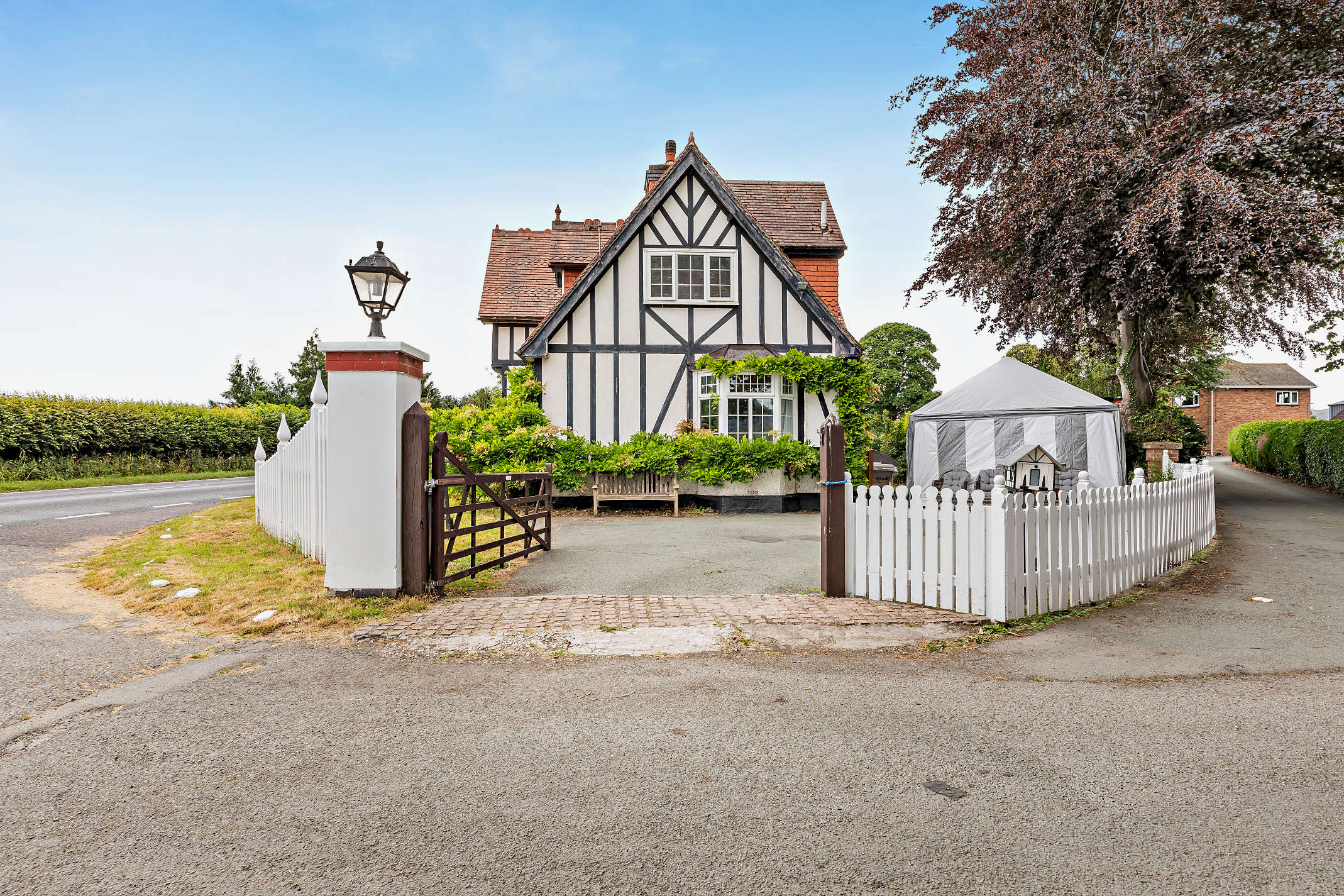 Maesmawr Lodge, Caersws