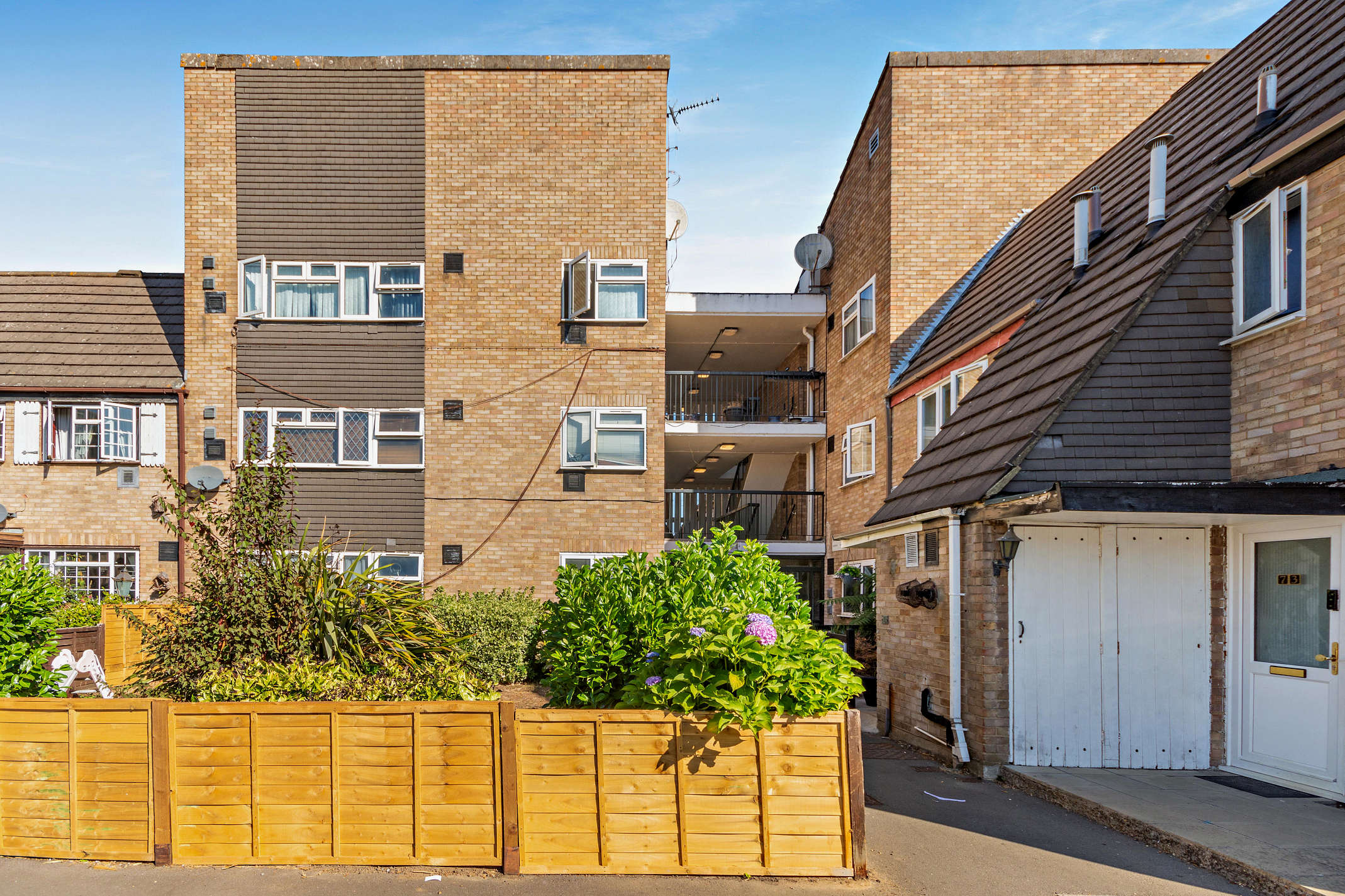 Midsummer Avenue